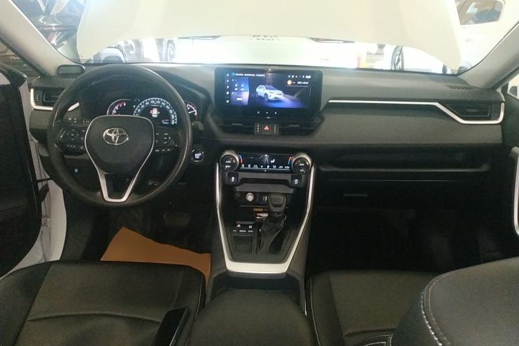 Used Toyota RAV4 2023 2.0L CVT Two-Wheel Drive Fashion Edition Center Console