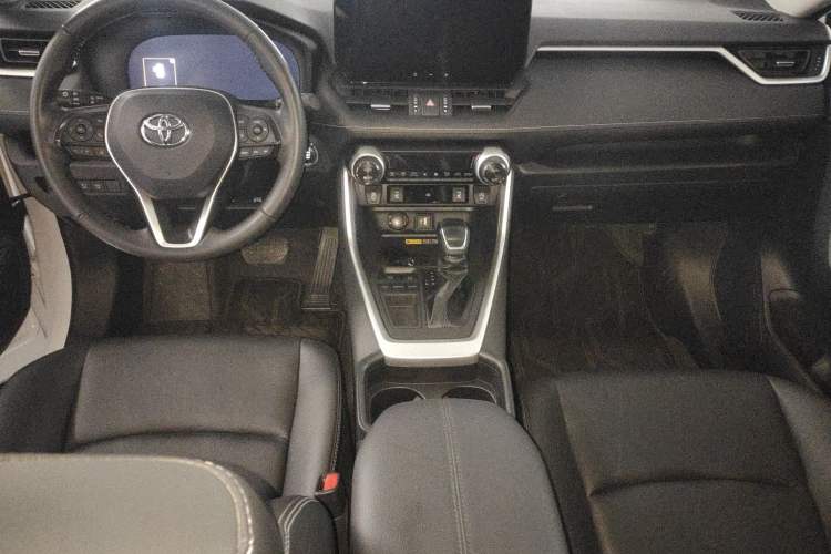 Used Toyota RAV4 2023 2.0L CVT Two-Wheel Drive Fashion Plus Edition Center Console