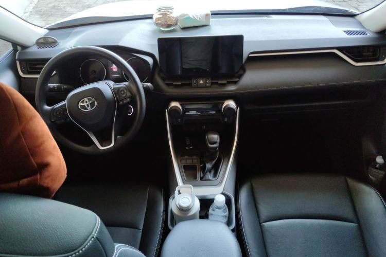 Used Toyota RAV4 2023 2.0L CVT Two-Wheel Drive Urban Edition Center Console