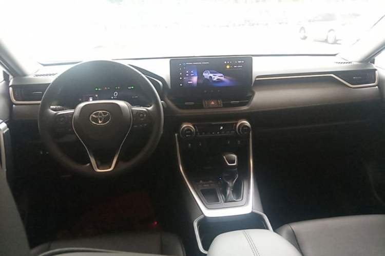 Used Toyota RAV4 2023 2.0L CVT Two-Wheel Drive Fashion Plus Edition Center Console