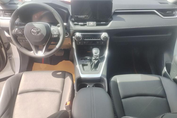 Used Toyota RAV4 2023 2.0L CVT Two-Wheel Drive Fashion Plus Edition Center Console