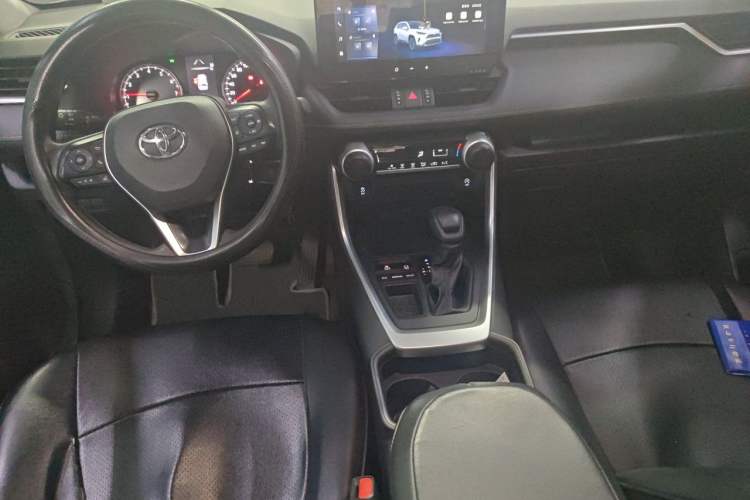 Used Toyota RAV4 2023 2.0L CVT Two-Wheel Drive Urban Edition Center Console
