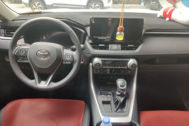 Used Toyota RAV4 2023 2.0L CVT Two-Wheel Drive Fashion Plus Edition Center Console