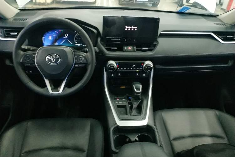 Used Toyota RAV4 2023 2.0L CVT Two-Wheel Drive Fashion Plus Edition Center Console