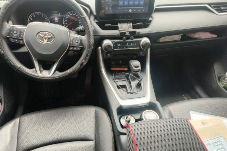 Used Toyota RAV4 2023 2.0L CVT Two-Wheel Drive Urban Edition Center Console