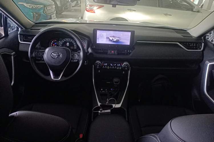 Used Toyota RAV4 2023 2.0L CVT Two-Wheel Drive Fashion Edition Center Console
