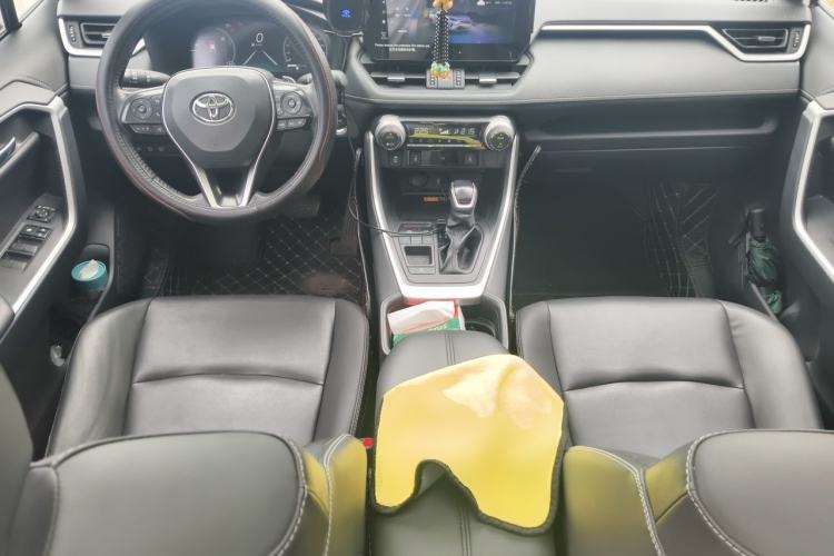 Used Toyota RAV4 2023 Dual-Engine 2.5L E-CVT Two-Wheel Drive Elite Plus Edition Center Console