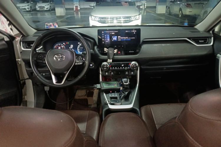 Used Toyota RAV4 2023 2.0L CVT 4x4 Explorer Plus Edition Center Console