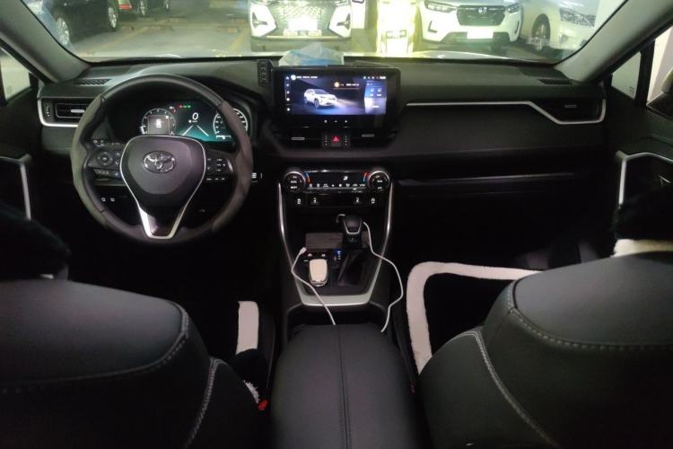 Used Toyota RAV4 2023 2.0L CVT Two-Wheel Drive Fashion Plus Edition Center Console