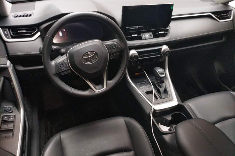 Used Toyota RAV4 2023 2.0L CVT Two-Wheel Drive Fashion Plus Edition Center Console