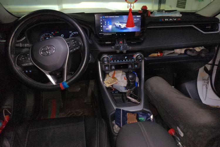 Used Toyota RAV4 2023 2.0L CVT Two-Wheel Drive Fashion Plus Edition Center Console
