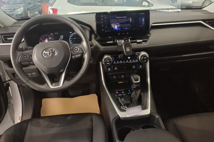 Used Toyota RAV4 2023 2.0L CVT Two-Wheel Drive Fashion Plus Edition Center Console