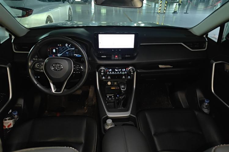 Used Toyota RAV4 2023 2.0L CVT Two-Wheel Drive Fashion Plus Edition Center Console