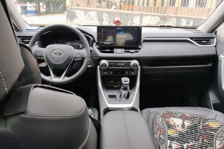 Used Toyota RAV4 2023 2.0L CVT Two-Wheel Drive Fashion Plus Edition Center Console