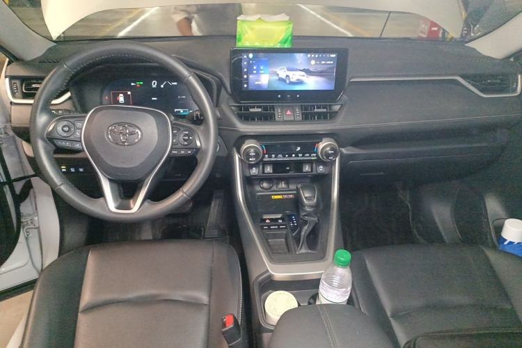 Used Toyota RAV4 2023 2.0L CVT Two-Wheel Drive Fashion Plus Edition Center Console