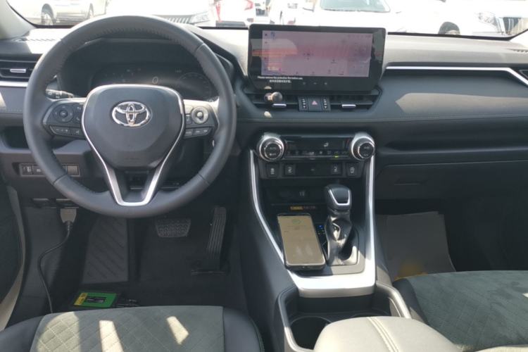 Used Toyota RAV4 2023 2.0L CVT 4x4 Explorer Plus Edition Center Console