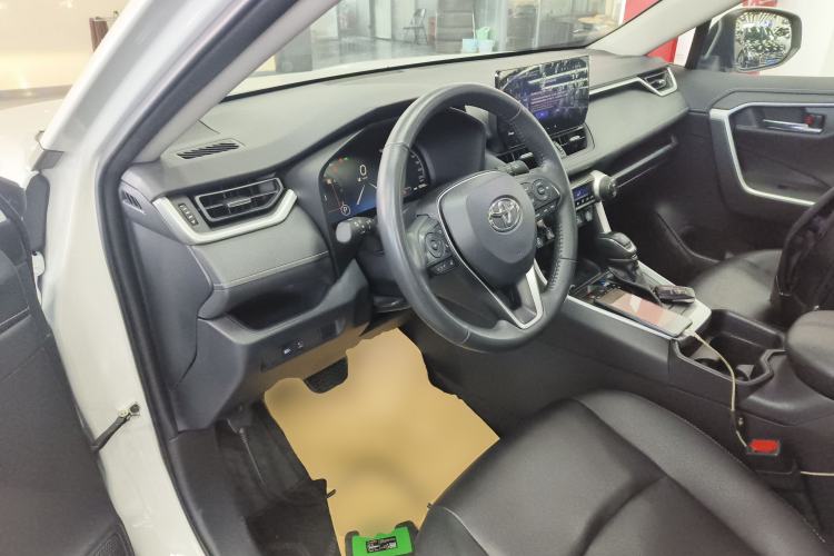 Used Toyota RAV4 2023 2.0L CVT Two-Wheel Drive Fashion Plus Edition Center Console