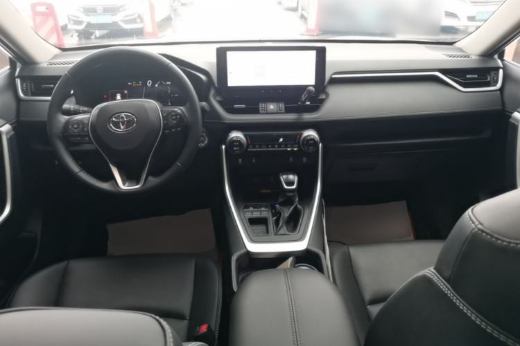 Used Toyota RAV4 2023 2.0L CVT Two-Wheel Drive Fashion Plus Edition Center Console