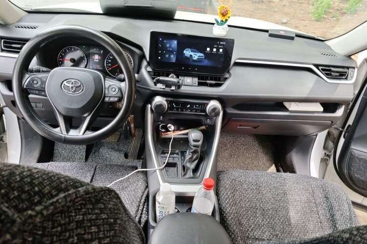 Used Toyota RAV4 2023 2.0L CVT Two-Wheel Drive Urban Edition Center Console
