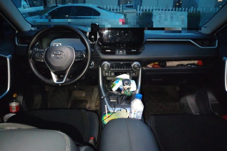 Used Toyota RAV4 2023 2.0L CVT Two-Wheel Drive Fashion Plus Edition Center Console