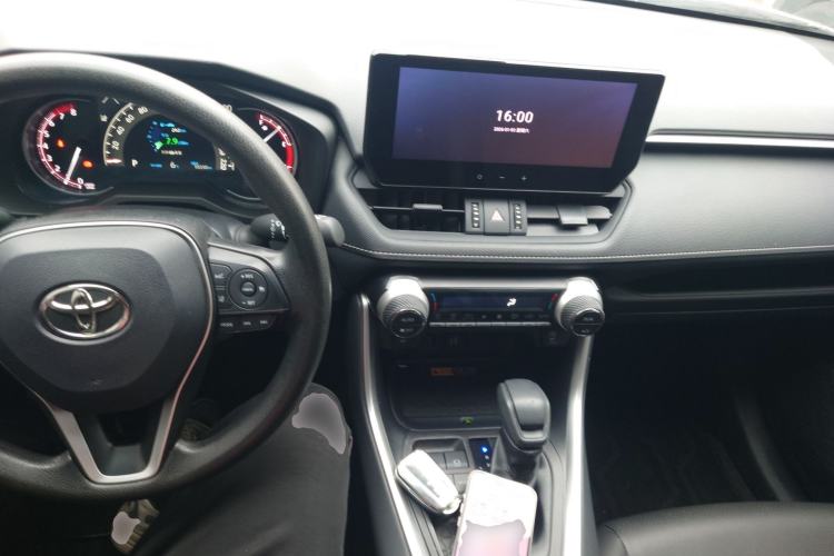 Used Toyota RAV4 2023 2.0L CVT Two-Wheel Drive Fashion Edition Center Console
