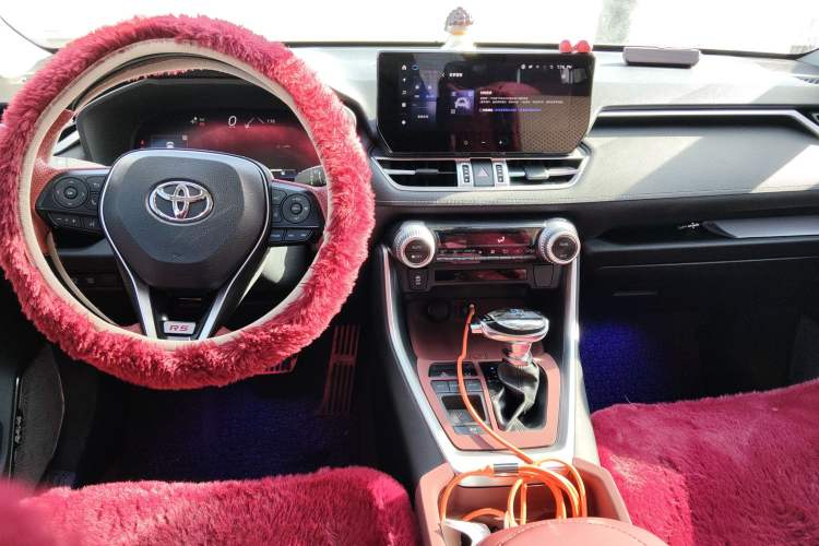 Used Toyota RAV4 2023 Dual-Motor 2.5L E-CVT Two-Wheel Drive Elite Edition Center Console