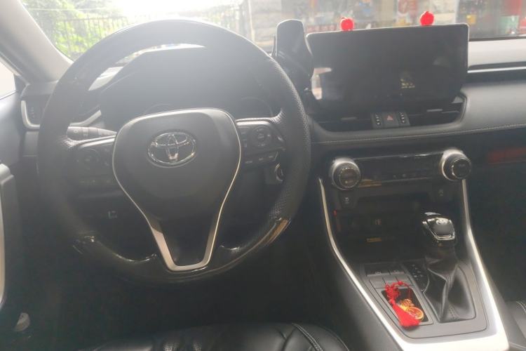 Used Toyota RAV4 2023 2.0L CVT Two-Wheel Drive Fashion Edition Center Console