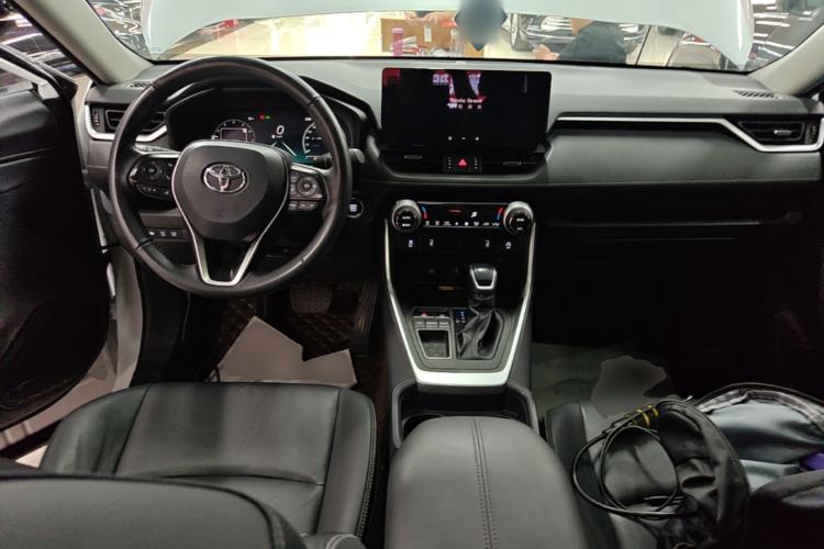 Used Toyota RAV4 2023 2.0L CVT Two-Wheel Drive Fashion Plus Edition Center Console