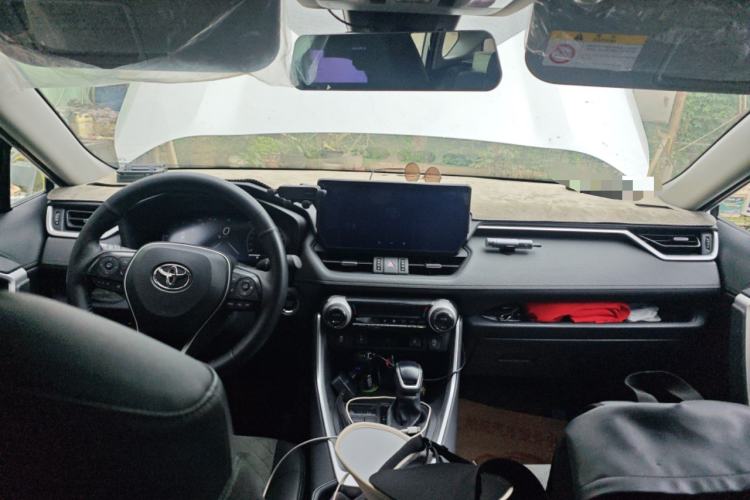 Used Toyota RAV4 2023 2.0L CVT 4x4 Explorer Plus Edition Center Console