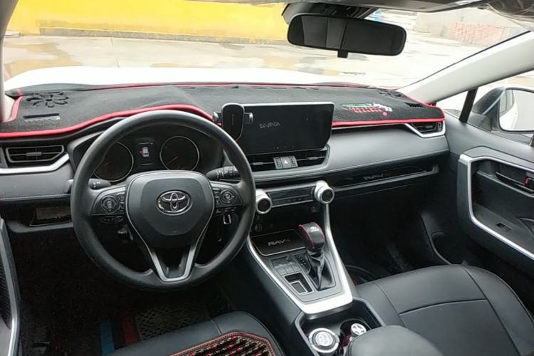 Used Toyota RAV4 2023 2.0L CVT Two-Wheel Drive Urban Edition Center Console
