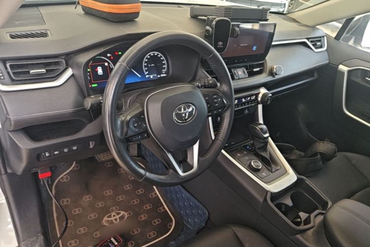 Used Toyota RAV4 2023 Dual-Engine 2.5L E-CVT Four-Wheel Drive Elite Plus Edition Center Console