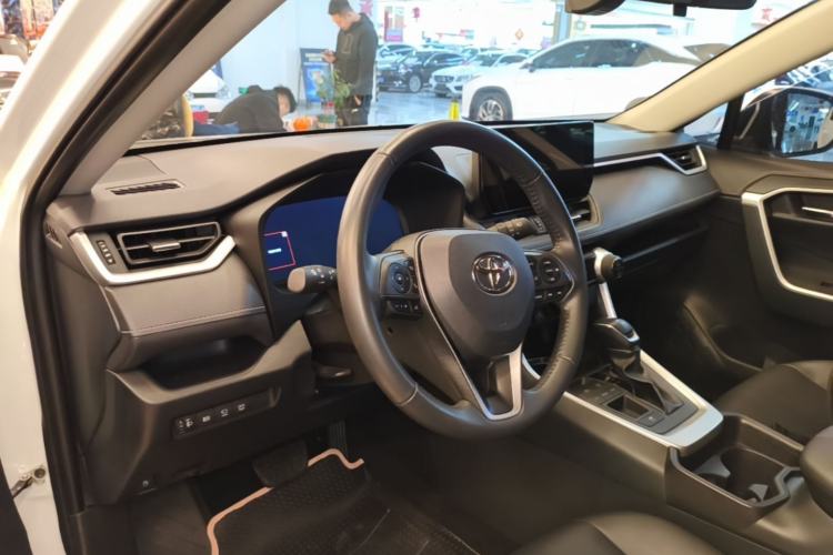 Used Toyota RAV4 2023 Dual-Engine 2.5L E-CVT Two-Wheel Drive Elite Plus Edition Center Console