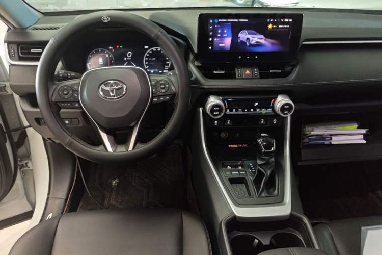 Used Toyota RAV4 2023 2.0L CVT Two-Wheel Drive Fashion Plus Edition Center Console