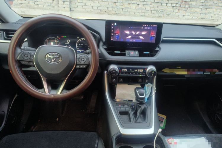 Used Toyota RAV4 2023 2.0L CVT Two-Wheel Drive Fashion Plus Edition Center Console