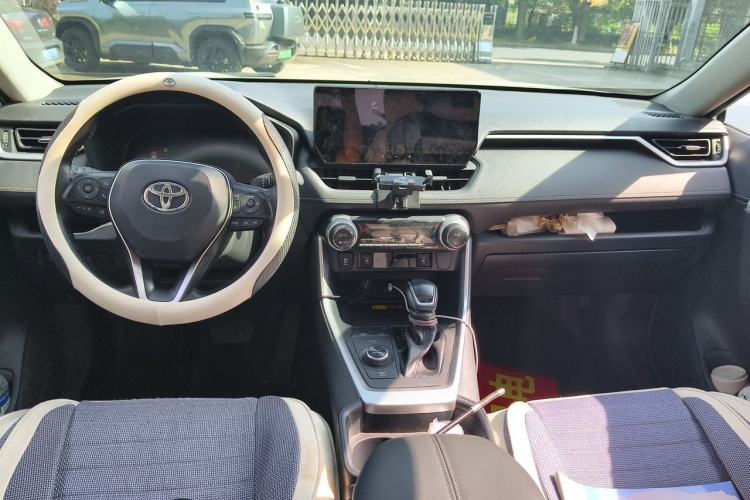 Used Toyota RAV4 2023 Dual-Engine 2.5L E-CVT Four-Wheel Drive Elite Plus Edition Center Console