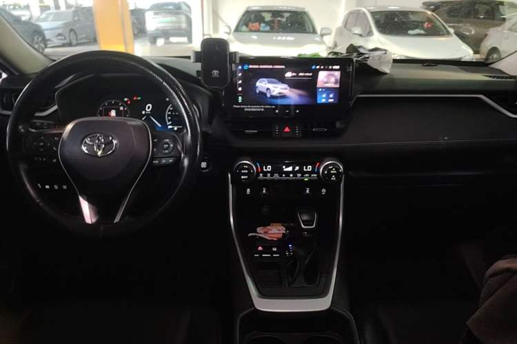 Used Toyota RAV4 2023 2.0L CVT Two-Wheel Drive Fashion Plus Edition Center Console
