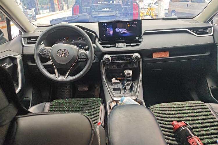 Used Toyota RAV4 2023 2.0L CVT Two-Wheel Drive Fashion Plus Edition Center Console