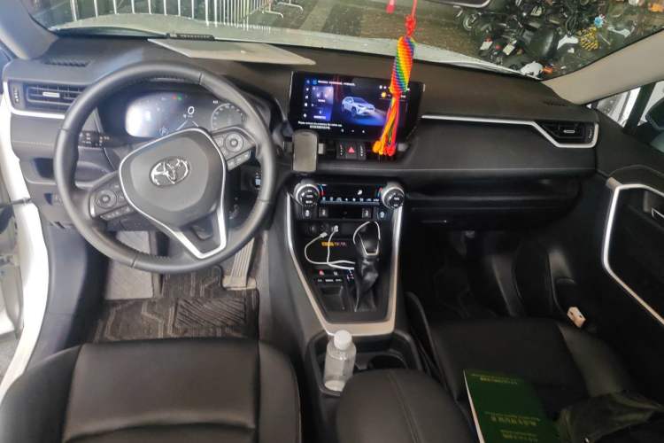 Used Toyota RAV4 2023 2.0L CVT Two-Wheel Drive Fashion Plus Edition Center Console