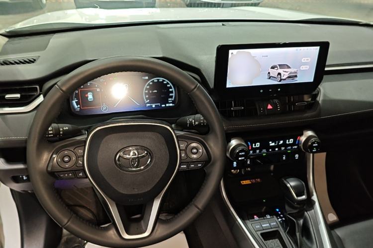 Used Toyota RAV4 2023 2.0L CVT Two-Wheel Drive Fashion Plus Edition Center Console