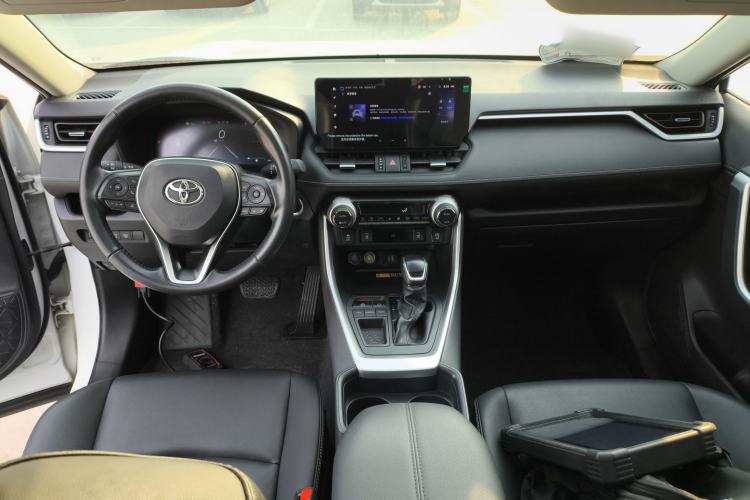 Used Toyota RAV4 2023 2.0L CVT Two-Wheel Drive Fashion Plus Edition Center Console