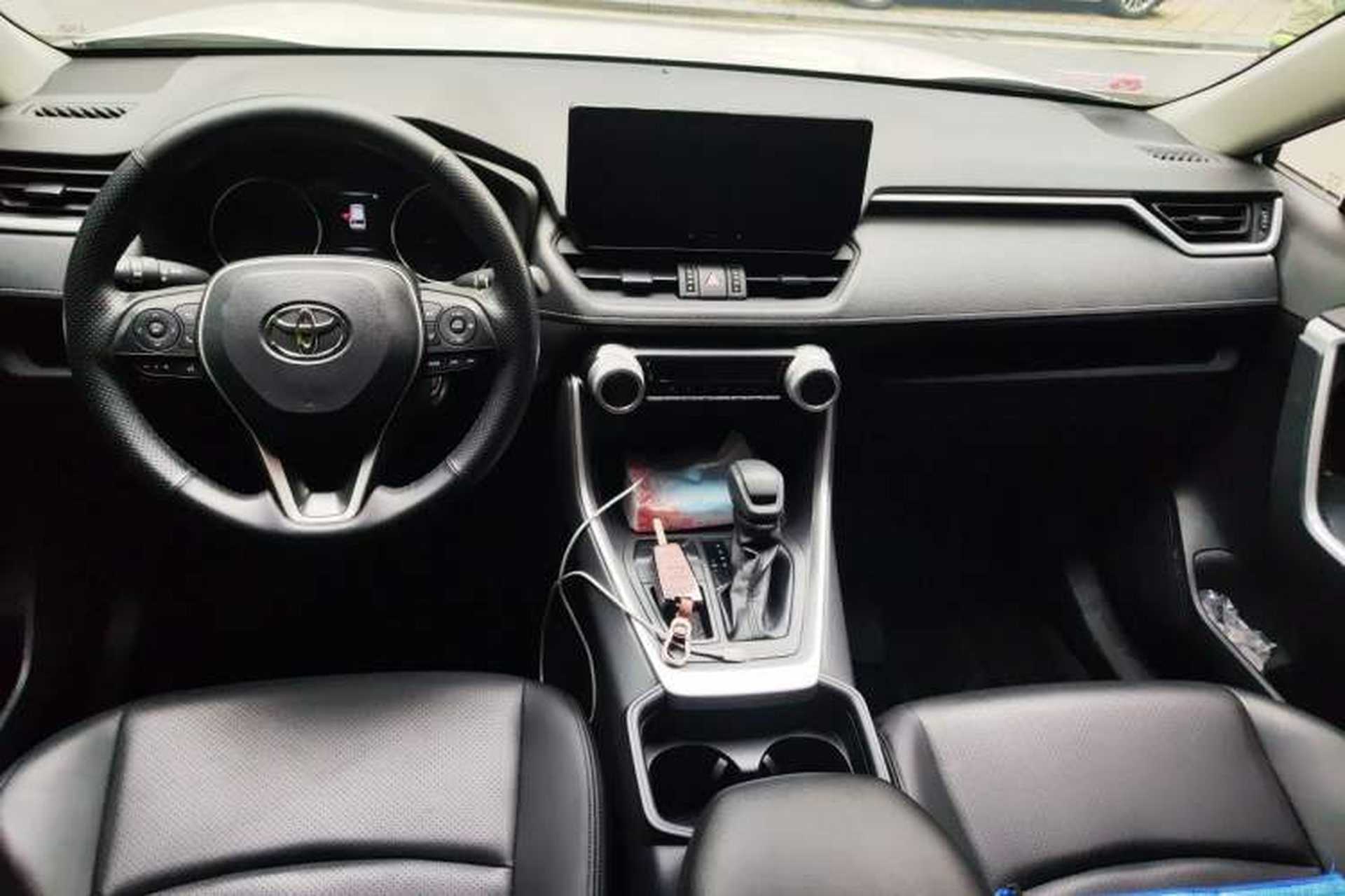 Used Toyota RAV4 2023 2.0L CVT Two-Wheel Drive Urban Edition Center Console