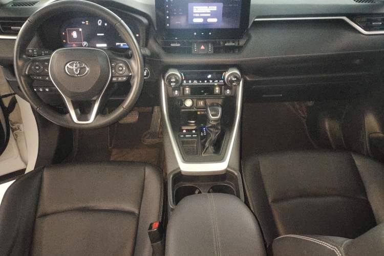 Used Toyota RAV4 2023 2.0L CVT Two-Wheel Drive Fashion Plus Edition Center Console