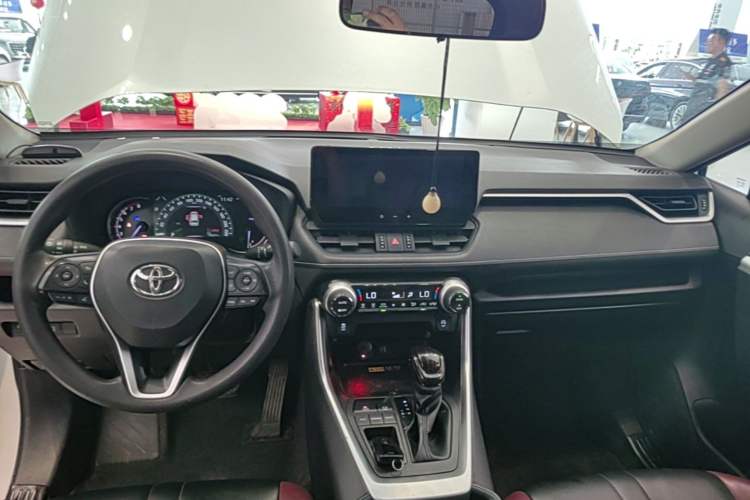 Used Toyota RAV4 2023 2.0L CVT Two-Wheel Drive Fashion Edition Center Console