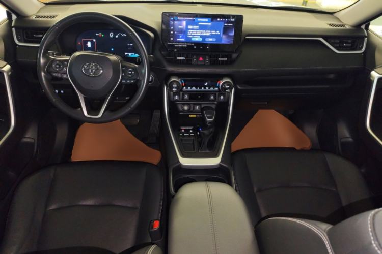 Used Toyota RAV4 2023 2.0L CVT Two-Wheel Drive Fashion Plus Edition Center Console