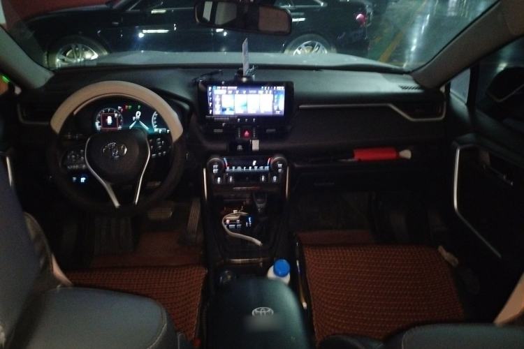 Used Toyota RAV4 2023 2.0L CVT Two-Wheel Drive 20th Anniversary Platinum Edition Center Console