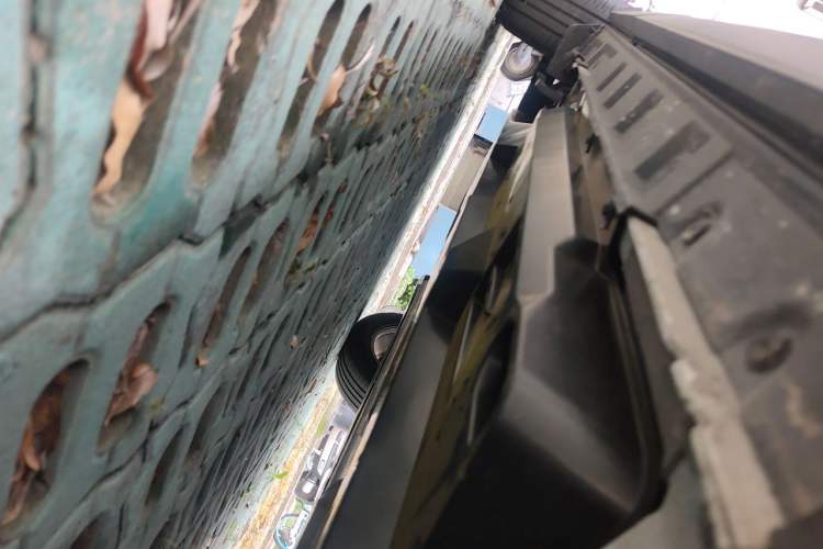 Used Toyota RAV4 2023 2.0L CVT Two-Wheel Drive 20th Anniversary Platinum Edition Chassis Front Right