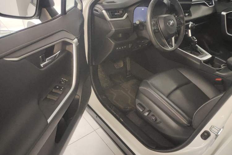 Used Toyota RAV4 2023 2.0L CVT Two-Wheel Drive Fashion Plus Edition Driver Seat