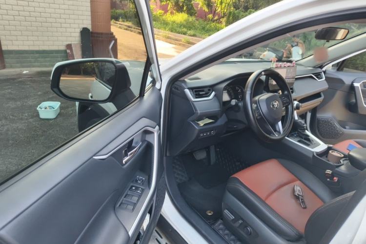 Used Toyota RAV4 2023 2.0L CVT Two-Wheel Drive Fashion Edition Driver Seat