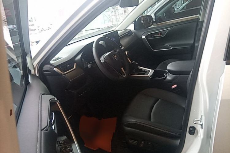 Used Toyota RAV4 2023 2.0L CVT Two-Wheel Drive Fashion Plus Edition Driver Seat