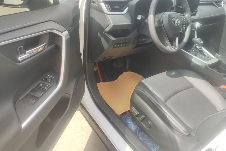 Used Toyota RAV4 2023 2.0L CVT Two-Wheel Drive Fashion Plus Edition Driver Seat
